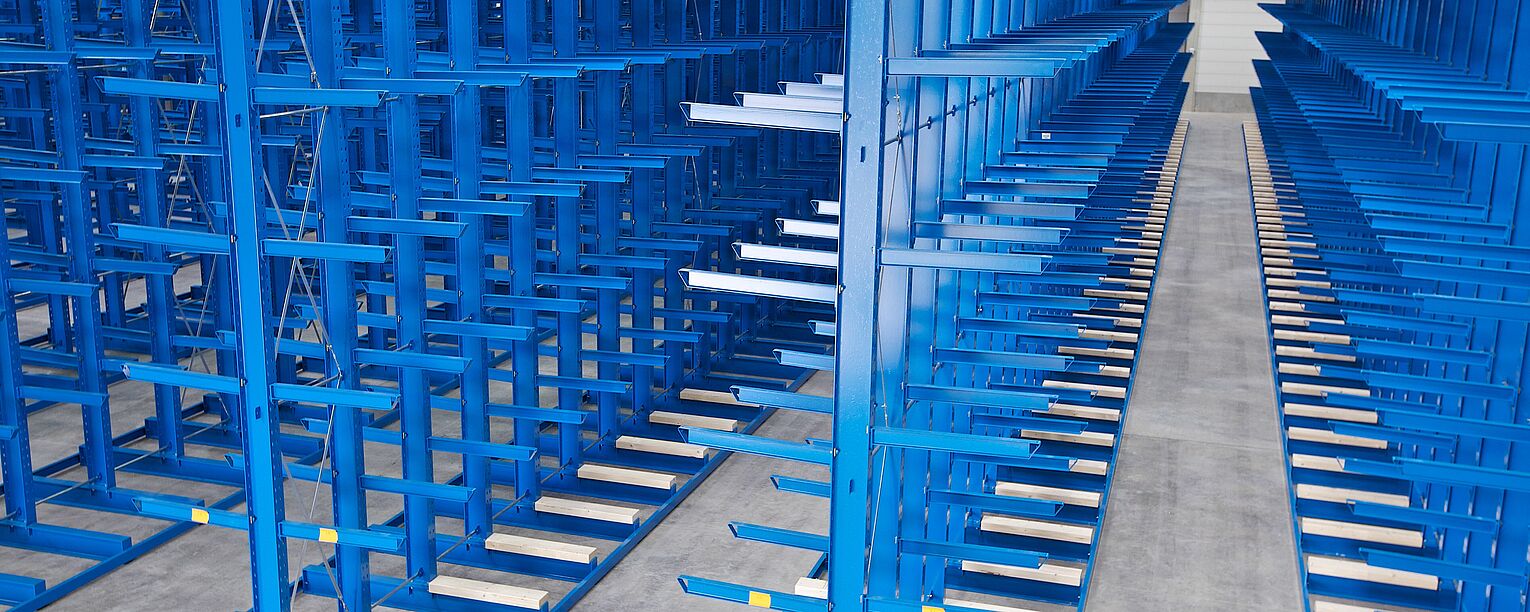 [Translate "Slovenia"] Cantilever racking for narrow aisle
