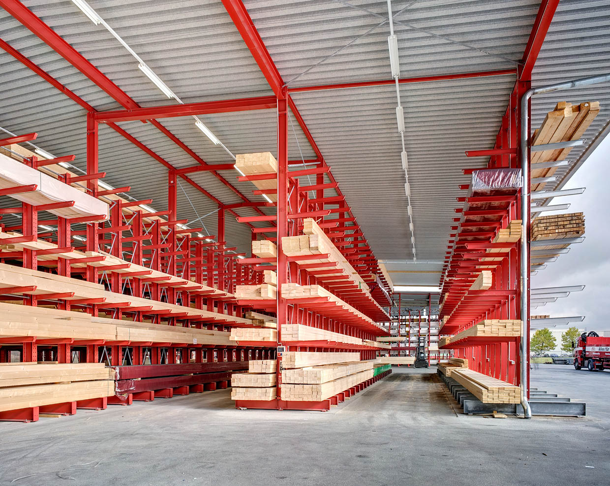 [Translate "Slovenia"] Rack-clad warehouse Cantilever racking
