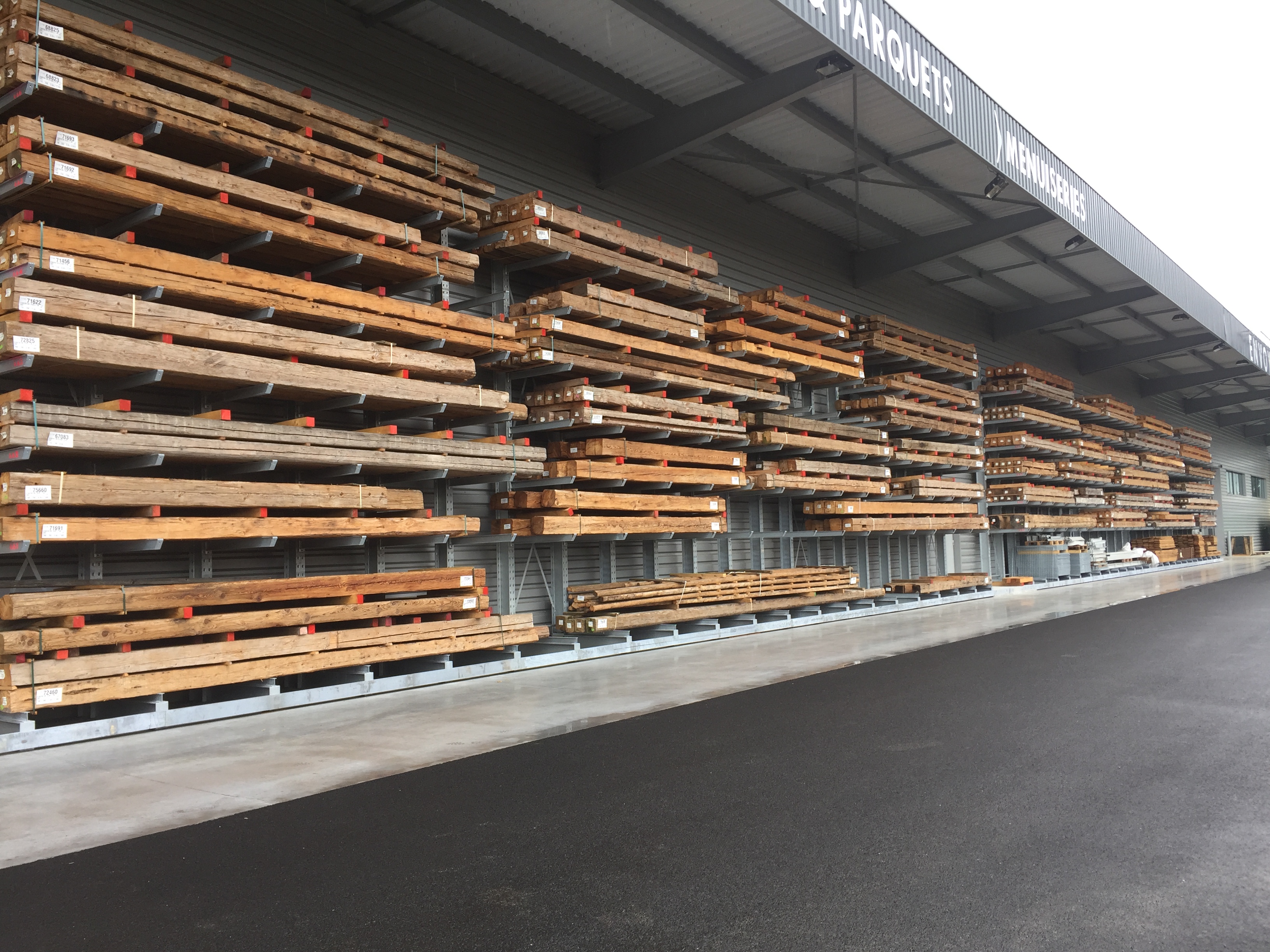 [Translate "Slovenia"] Cantilever racking timber trade